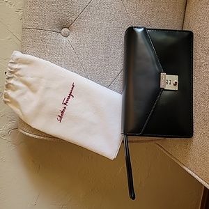 SALVATORE FERRAGAMO 💯AUTHENTHIC VINTAGE MENS  CITY CLASSIC CLUTCH BLACK  NEW !!